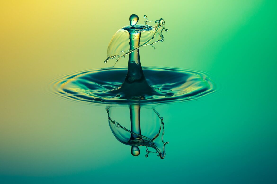 highspeed-photography-water-drop-of-water-alien-dance close up water drop photography