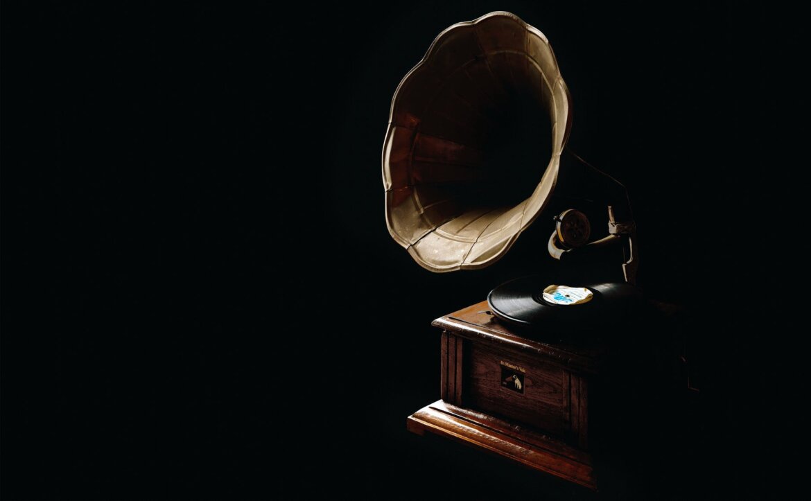 brown gramophone wallpaper